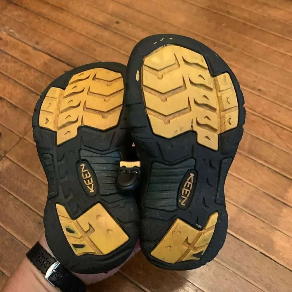 Keens blue youth arch support size 10 strappy hiking gorpcore sandals